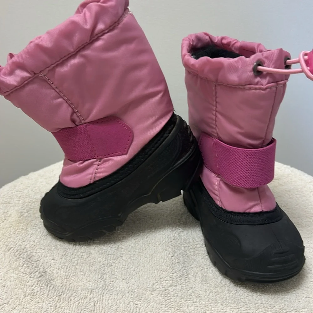 Kamik kids Insulted slip in Winter Snow Rain Boots girls Size 5 pink black
